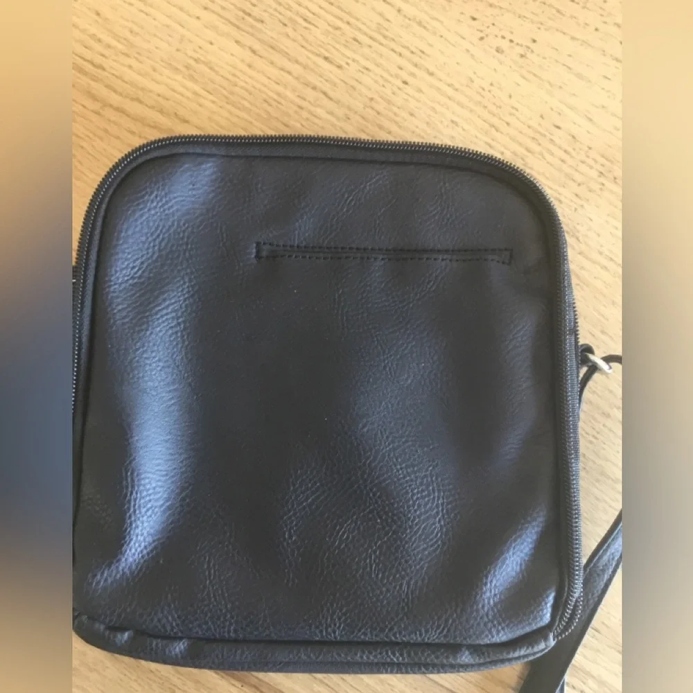 Muti Sac‎ Black Shoulder Strap Purse Preloved